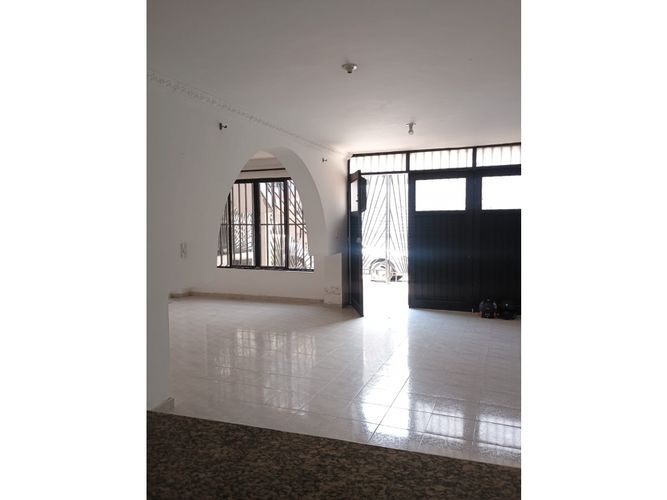 Casa de 7 alcobas en venta en San Carlos, Cali, 320 m² · foto 3 de 24