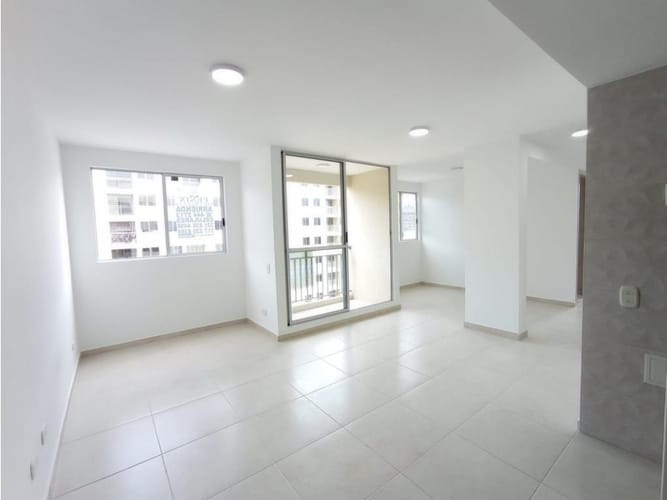 Apartamento de 2 alcobas en venta en Cr. Surcos De Pangola, Jamundí, 55 m² · foto 2 de 19