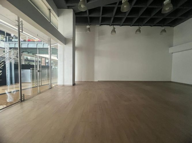Local en arriendo en El Poblado, Medellín, 100 m² · foto 2 de 4