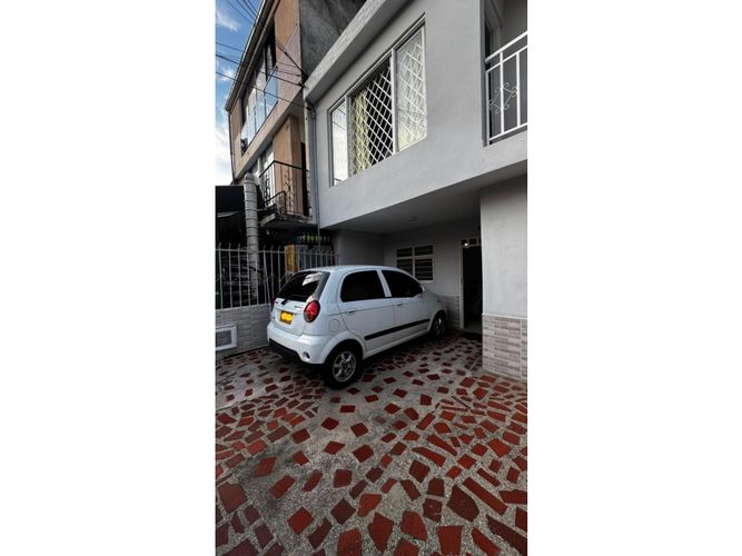Casa de 8 alcobas en venta en La Selva, Cali, 405 m² · foto 2 de 24