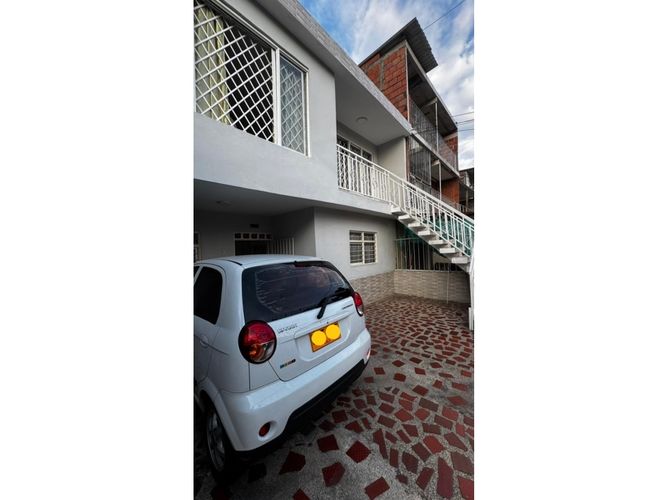 Casa de 8 alcobas en venta en La Selva, Cali, 405 m² · foto 3 de 24