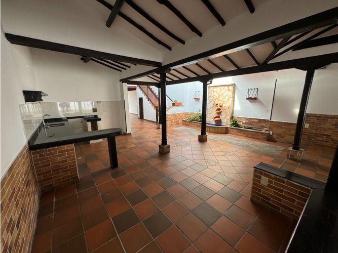 Casa de 4 alcobas en venta en Giron Campestre, Girón, 280 m² · foto 2 de 10