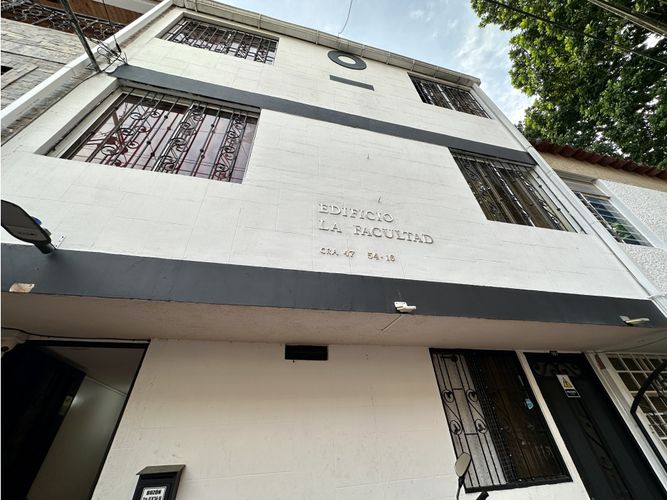 Casa de 10 alcobas en venta en Terrazas, Bucaramanga, 360 m² · foto 2 de 24