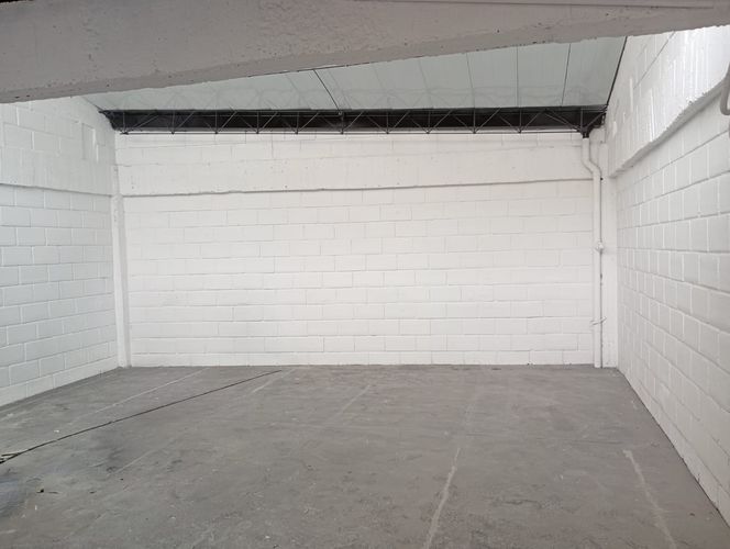 Bodega en arriendo en Cristo Rey, Medellín, 160 m² · foto 2 de 11