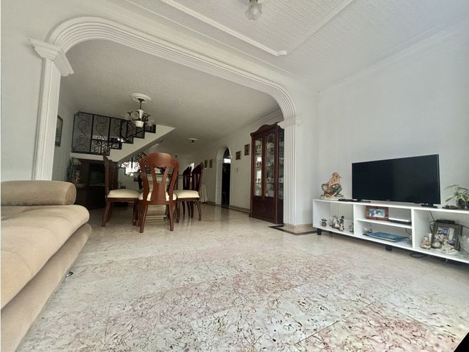 Casa de 4 alcobas en venta en Granjas De Provenza, Bucaramanga, 161 m² · foto 2 de 24