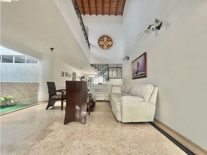 Casa de 4 alcobas en venta en Granjas De Provenza, Bucaramanga, 161 m² · foto 3 de 24