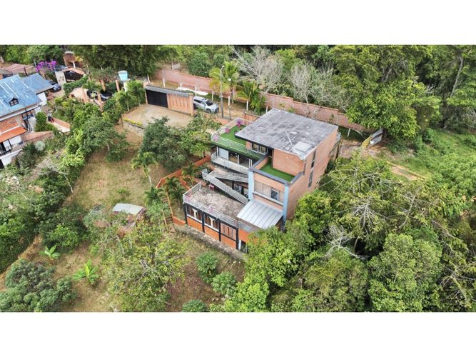 Apartamento de 2 alcobas en venta en Ruitoque, Girón, 156 m² · foto 2 de 24