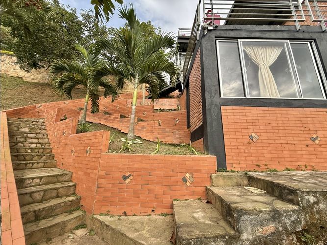 Apartamento de 2 alcobas en venta en Ruitoque, Girón, 156 m² · foto 5 de 24