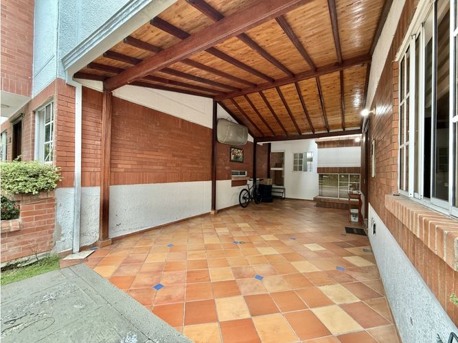 Casa de 5 alcobas en venta en Palomitas Del Progreso, Floridablanca, 296 m² · foto 3 de 20