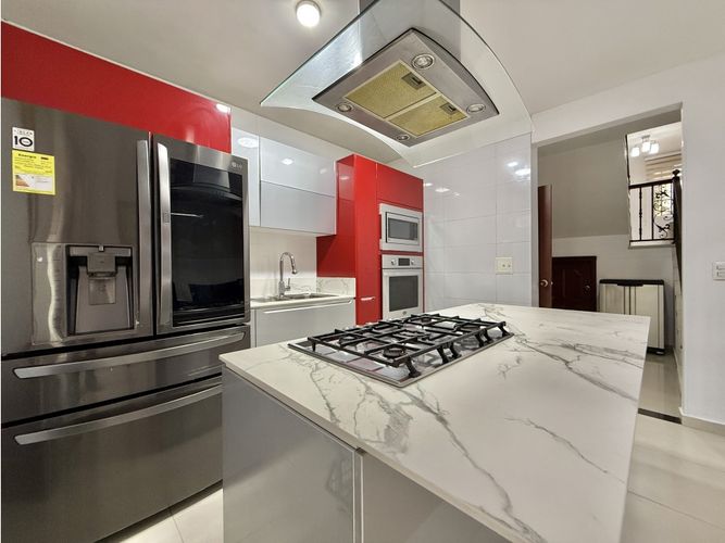 Casa de 5 alcobas en venta en Palomitas Del Progreso, Floridablanca, 296 m² · foto 4 de 20