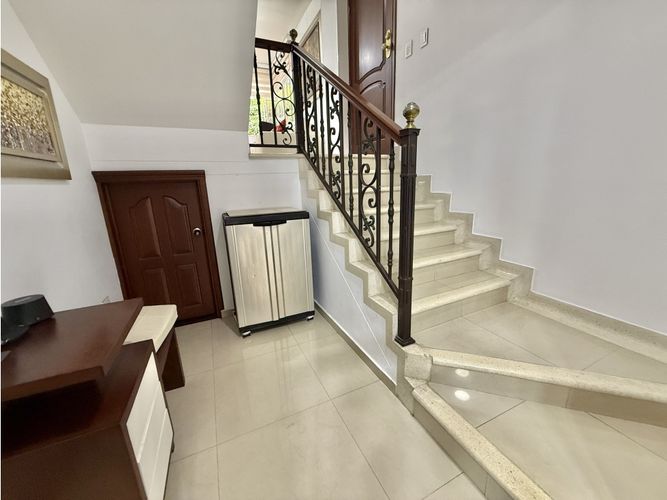 Casa de 5 alcobas en venta en Palomitas Del Progreso, Floridablanca, 296 m² · foto 9 de 20