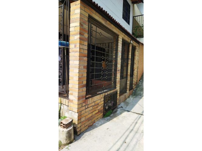 Casa de 4 alcobas en venta en Brisas Del Rio, Girón, 132 m² · foto 2 de 19
