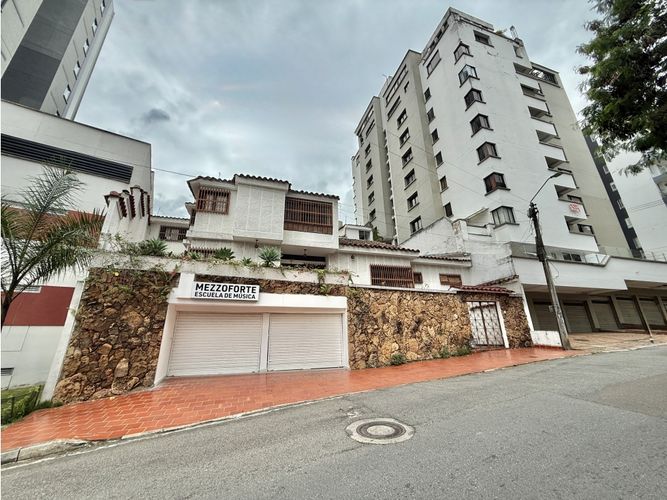 Casa de 7 alcobas en venta en Cabecera Del Llano, Bucaramanga, 500 m² · foto 2 de 19