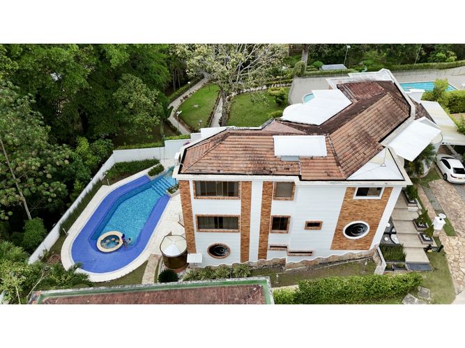 Casa de 6 alcobas en venta en Cn. Menzuly Campestre, Piedecuesta, 866 m² · foto 2 de 24