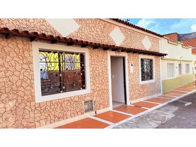 Casa de 5 alcobas en venta en Bolarqui, Bucaramanga, 169 m² · foto 2 de 15