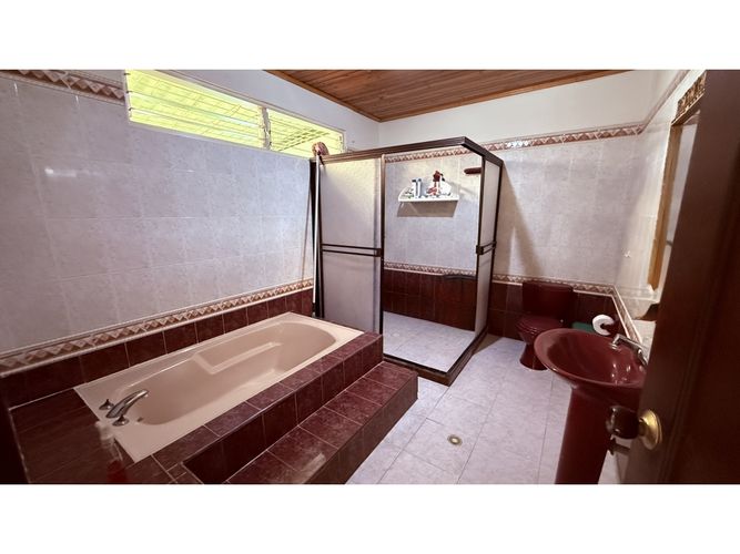 Casa de 5 alcobas en venta en Bolarqui, Bucaramanga, 169 m² · foto 11 de 15