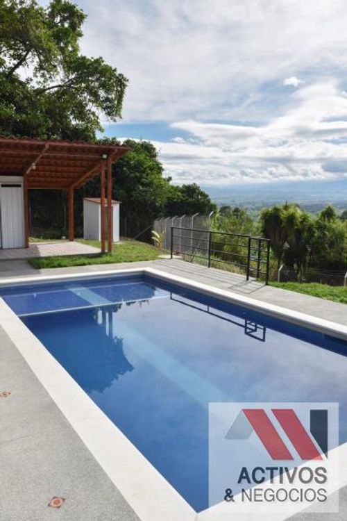 Casa de 3 alcobas en venta en La Horcona, Armenia, 252 m² · foto 4 de 24