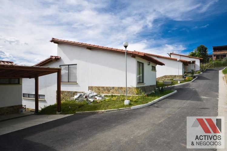 Casa de 3 alcobas en venta en La Horcona, Armenia, 252 m² · foto 8 de 24