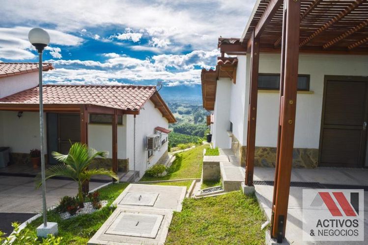 Casa de 3 alcobas en venta en La Horcona, Armenia, 252 m² · foto 9 de 24