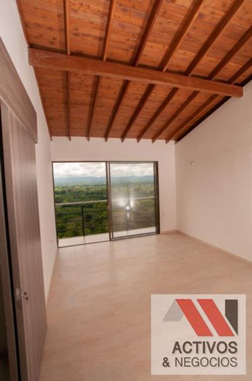 Casa de 3 alcobas en venta en La Horcona, Armenia, 252 m² · foto 15 de 24