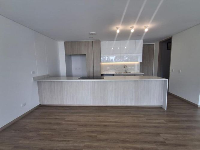 Apartamento de 3 alcobas en arriendo en Sajonia, Rionegro, 166 m² · foto 3 de 21