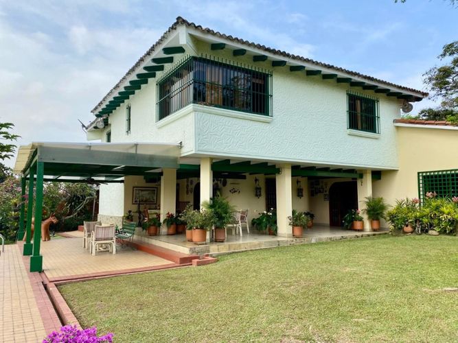 Casa de 5 alcobas en venta en Ciudad Jardin, Cali, 527 m² · foto 2 de 17