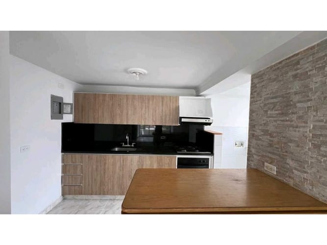 Apartamento de 4 alcobas en arriendo en Altos Del Poblado, Medellín, 150 m² · foto 2 de 10