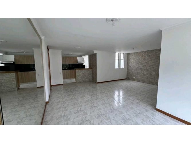 Apartamento de 4 alcobas en arriendo en Altos Del Poblado, Medellín, 150 m² · foto 3 de 10