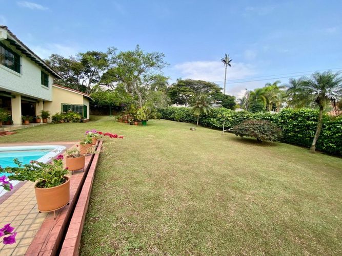 Casa de 5 alcobas en venta en Ciudad Jardin, Cali, 527 m² · foto 14 de 17