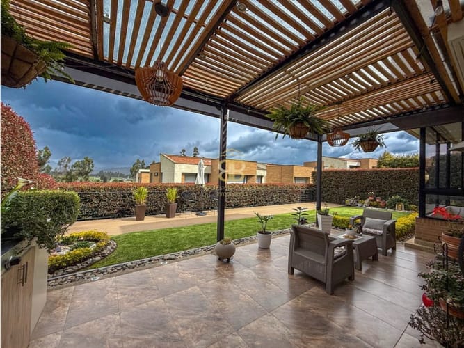 Casa de 3 alcobas en venta en Chuntame, Chía, 208 m² · foto 3 de 24