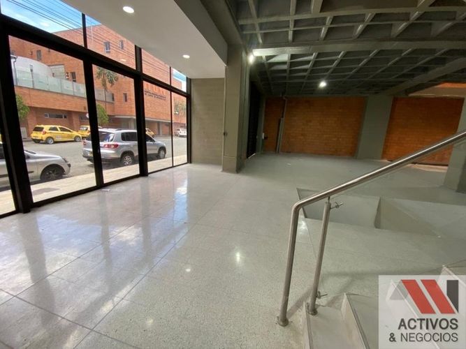 Bodega en arriendo en Perpetuo Socorro, Medellín, 3000 m² · foto 2 de 10
