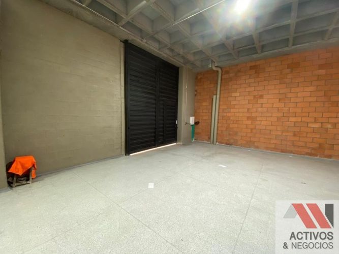 Bodega en arriendo en Perpetuo Socorro, Medellín, 3000 m² · foto 3 de 10