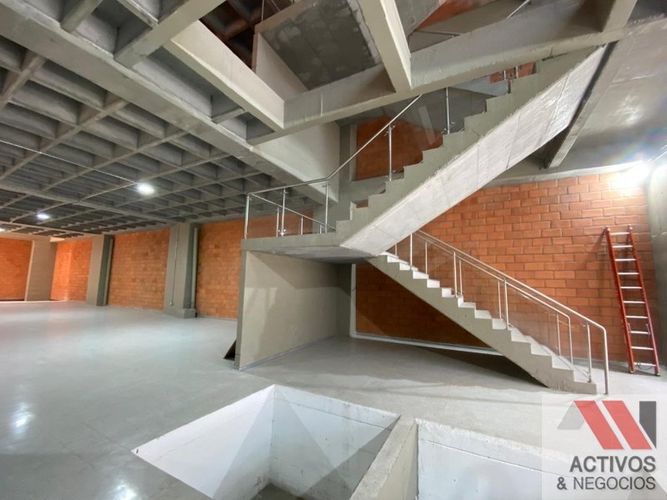 Bodega en arriendo en Perpetuo Socorro, Medellín, 3000 m² · foto 5 de 10