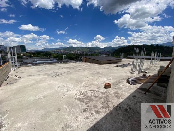 Bodega en arriendo en Perpetuo Socorro, Medellín, 3000 m² · foto 7 de 10