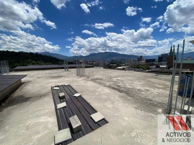Bodega en arriendo en Perpetuo Socorro, Medellín, 3000 m² · foto 8 de 10
