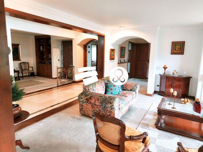 Apartamento de 3 alcobas en venta en Cerros De Suba, Bogotá, 230 m² · foto 2 de 24