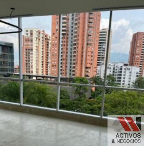 Oficina en venta en El Diamante No. 2, Medellín, 60 m² · foto 2 de 7