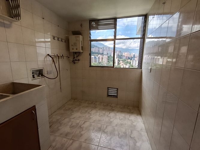 Apartamento de 3 alcobas en arriendo en El Poblado, Medellín, 100 m² · foto 2 de 12