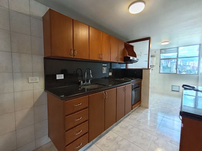 Apartamento de 3 alcobas en arriendo en El Poblado, Medellín, 100 m² · foto 3 de 12