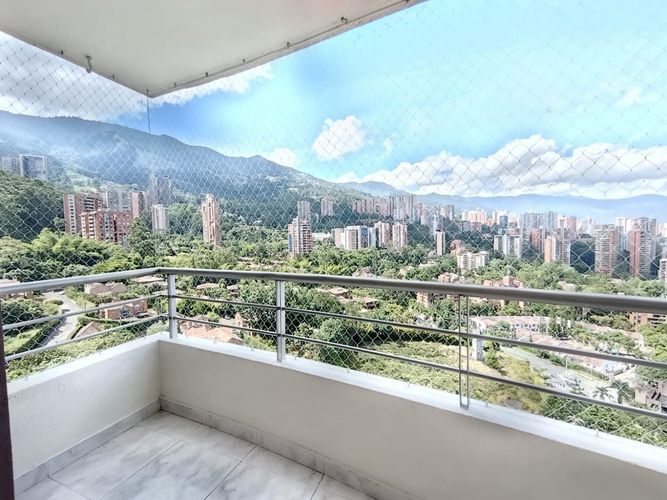 Apartamento de 3 alcobas en arriendo en El Poblado, Medellín, 100 m² · foto 11 de 12