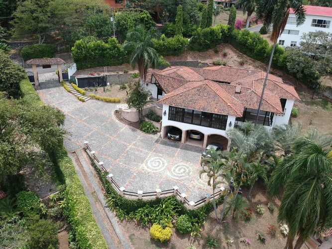 Casa de 4 alcobas en venta en Arroyohondo, Yumbo, 1600 m² · foto 2 de 24
