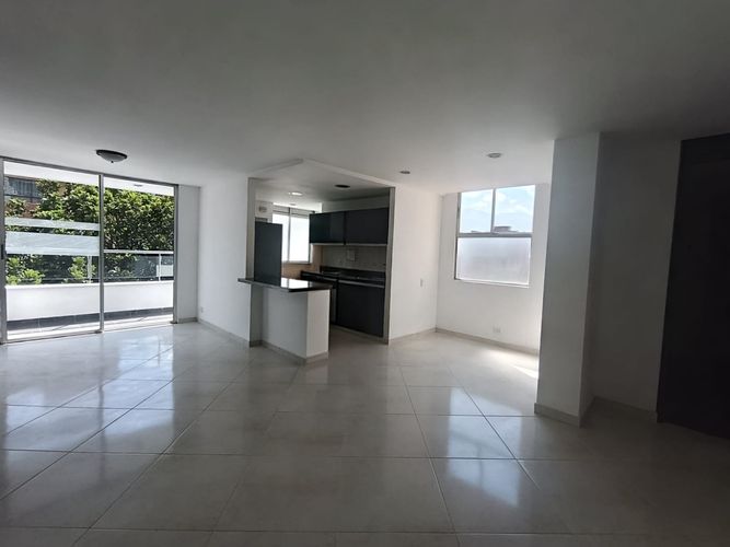 Apartamento de 2 alcobas en arriendo en Laureles, Medellín, 81 m² · foto 2 de 17
