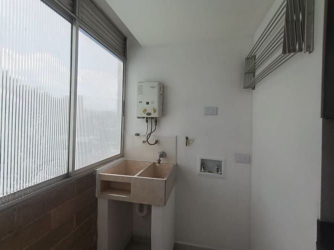 Apartamento de 2 alcobas en arriendo en Laureles, Medellín, 81 m² · foto 7 de 17