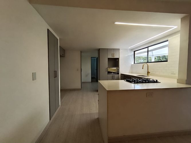 Apartamento de 3 alcobas en arriendo en El Diamante No. 2, Medellín, 175 m² · foto 3 de 18