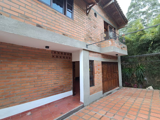 Casa en Arriendo en Bosques de zuñiga, Medellín