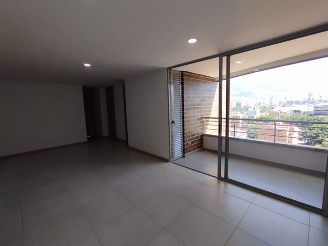 Apartamento de 3 alcobas en arriendo en Laureles, Medellín, 84 m² · foto 2 de 20