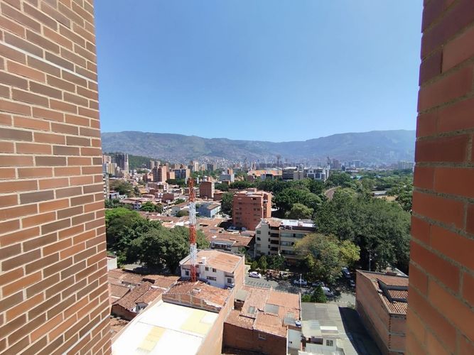 Apartamento de 3 alcobas en arriendo en Laureles, Medellín, 84 m² · foto 3 de 20