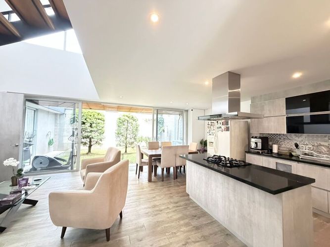 Casa de 5 alcobas en venta en Barro Blanco, Rionegro, 190 m² · foto 3 de 16