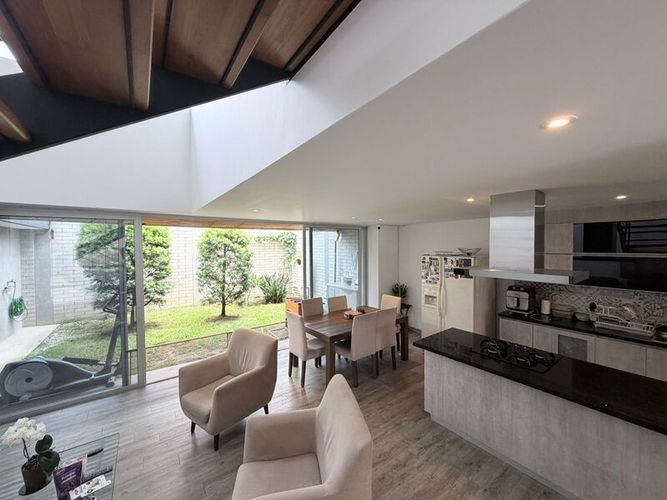 Casa de 5 alcobas en venta en Barro Blanco, Rionegro, 190 m² · foto 4 de 16