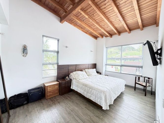 Casa de 5 alcobas en venta en Barro Blanco, Rionegro, 190 m² · foto 8 de 16